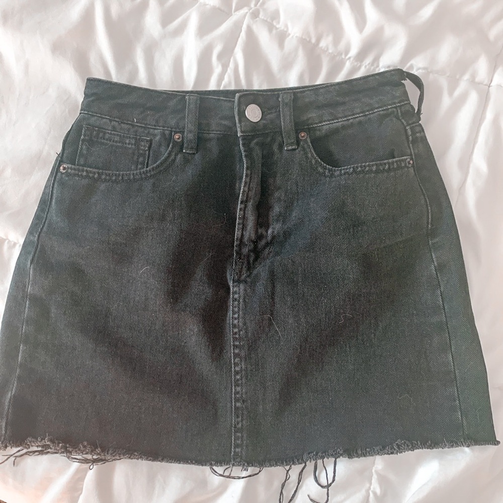 black pacsun skirt